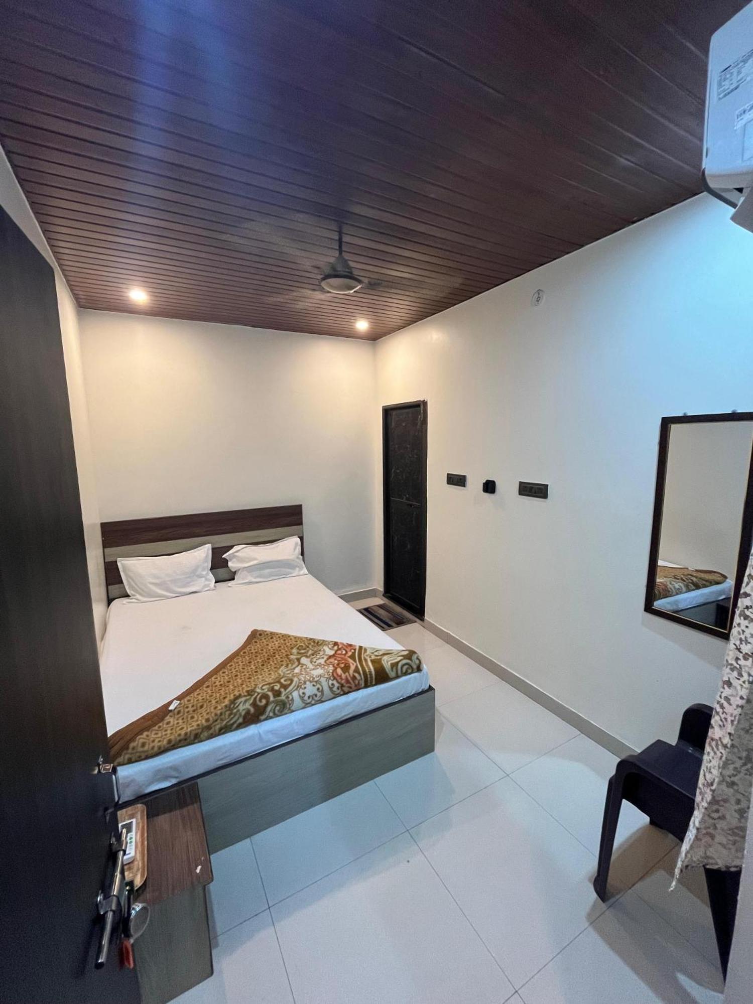 Gauri Kedareshwar Guest House Benares Buitenkant foto